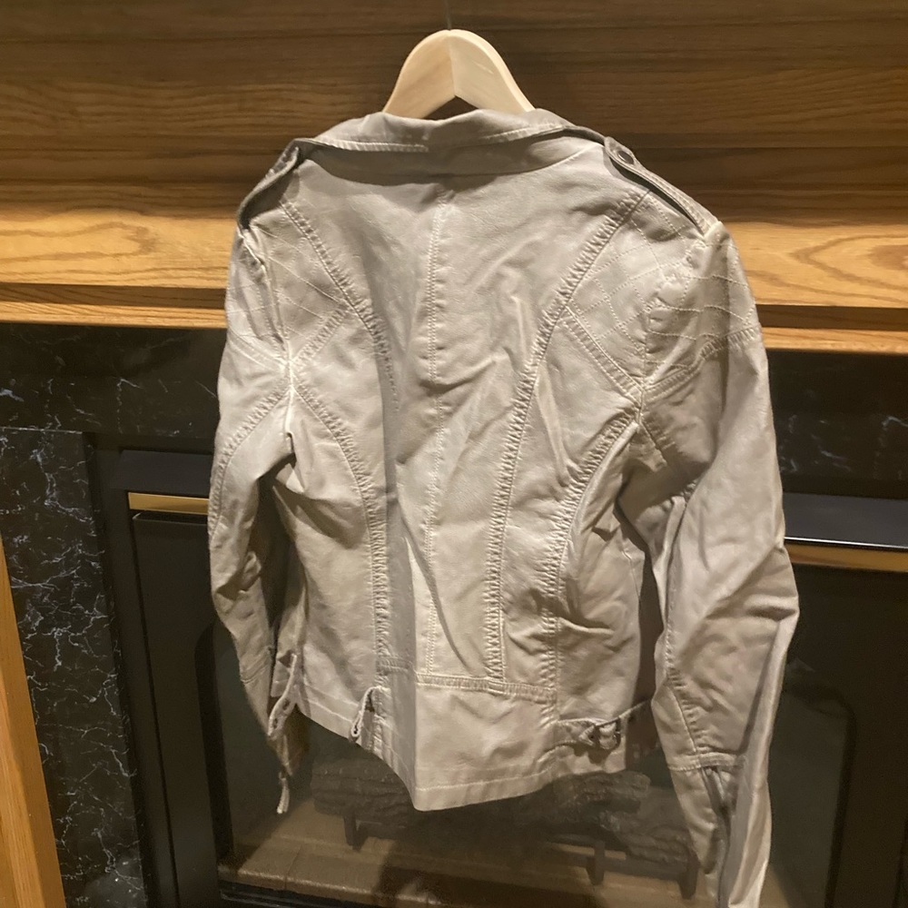 Jacket - Picture 2 of 4